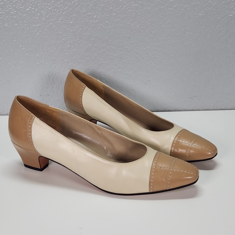 Vintage Salvatore Ferragamo Ivory Tan Leather Quilted Cap Toe Pumps Size 8 B